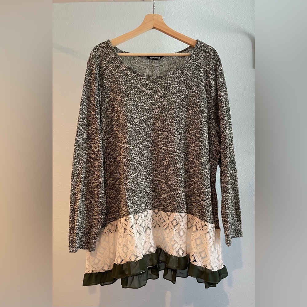 BloomChic Green & White Sweater